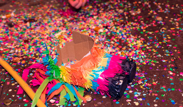 Learn how to make a pinata, the perfect element for a bachelorette party