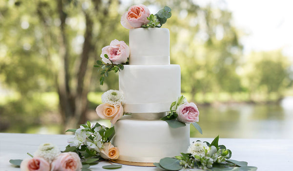 Decorations options for your wedding cake